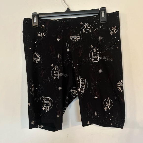 torrid Pants - Torrid Harry Potter Size 1 Graphic Biker Shorts with White Potion Bottle Print